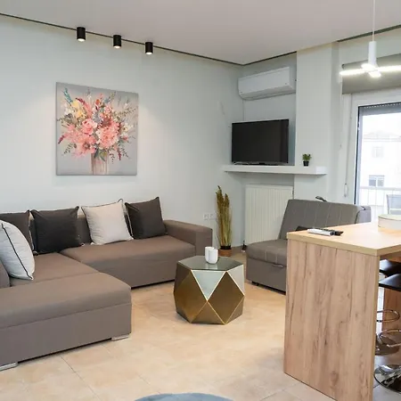 The Whole Packet C4 Center With Parking Apartment Larissa Exterior photo